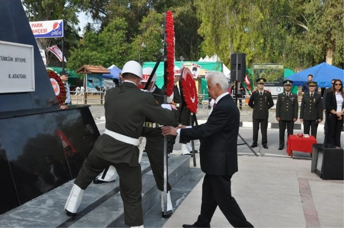 KKTC\'de 19 Mayıs Atatürk Anıtına Çelenk Sunularak Kutlandı