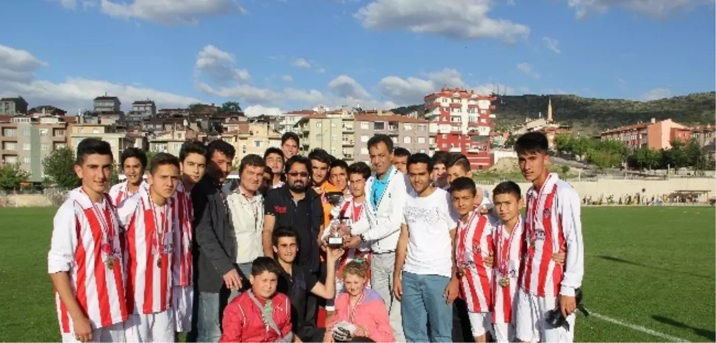 Nevşehir\'de U16 Liginin Şampiyonu Kapadokya Nevşehirspor Oldu