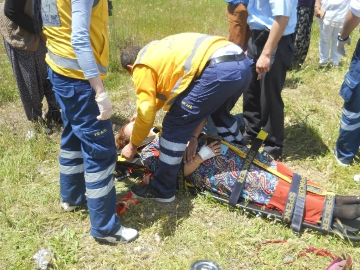 Bolu\'da "Ölüm Kavşağında" Kaza: 3 Yaralı