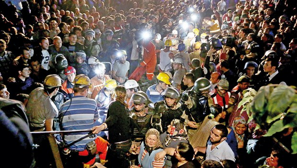 Ölüm Madeninde Çalışan Madenci: Sıcak Kömür Geliyordu