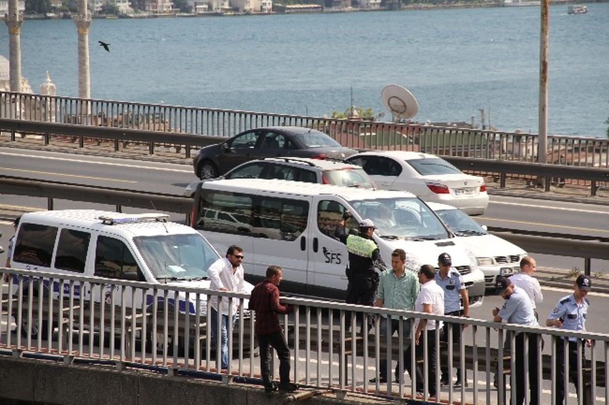 Ortaköy Viyadüğü Üzerinde İntihar Girişimi