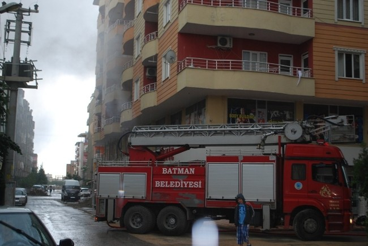 Oyuncak Deposunda Çıkan Yangın Paniğe Yol Açtı