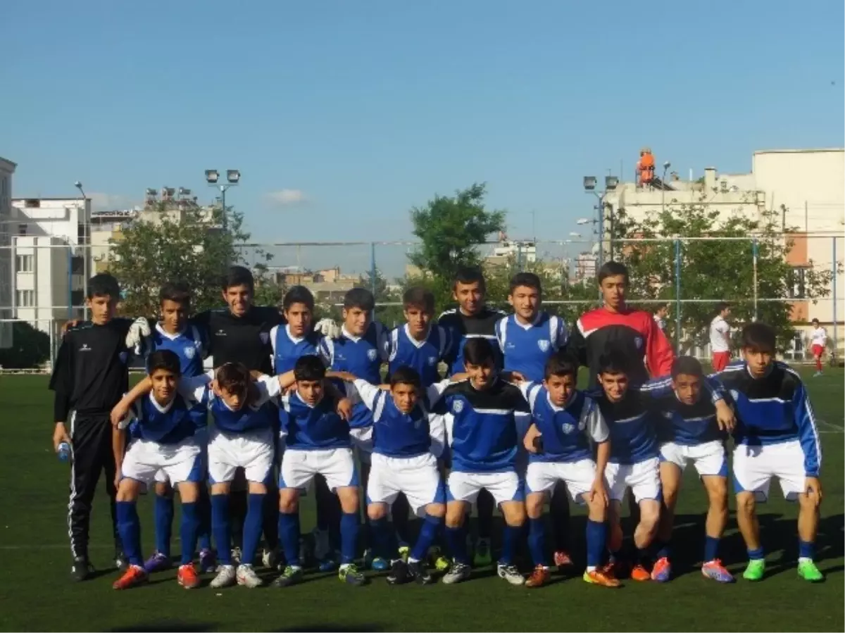 Şahinbey Belediye U-16\'da Şampiyon