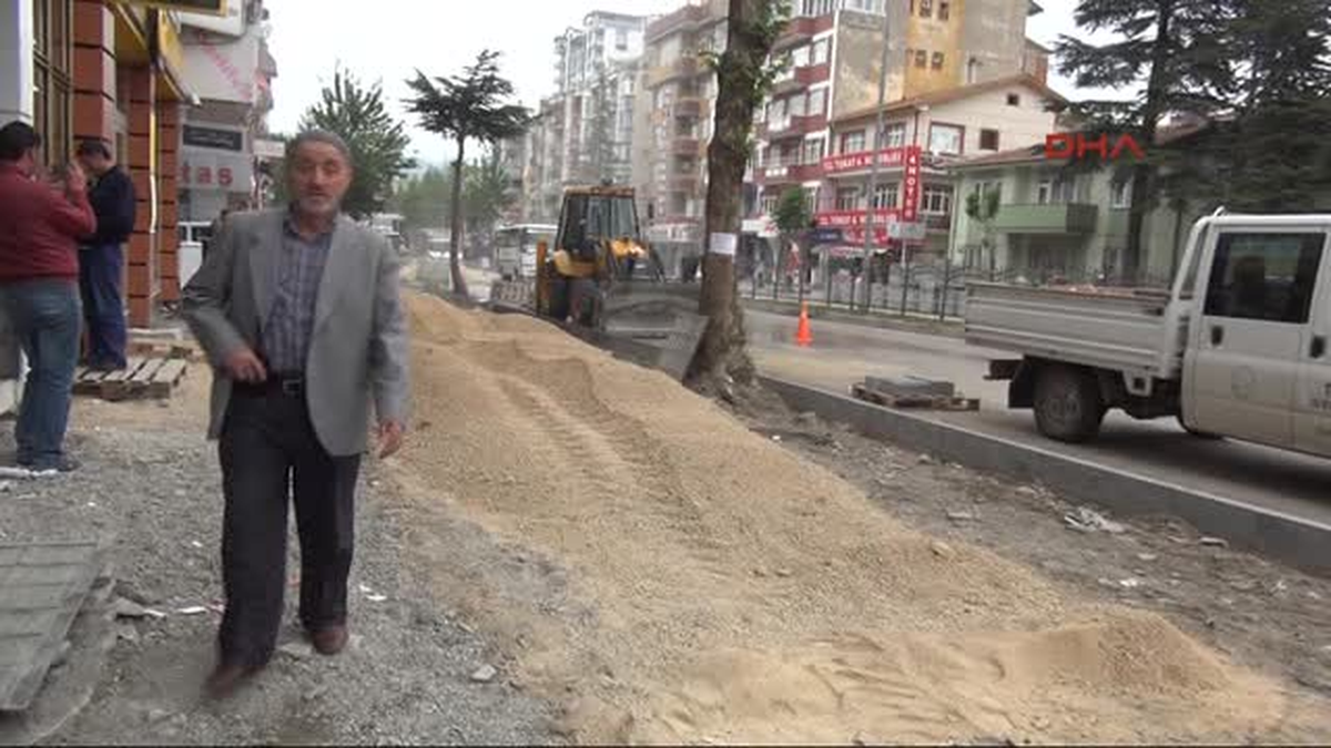 Su Borusu Patladı, İşçiler Sırılsıklam Oldu