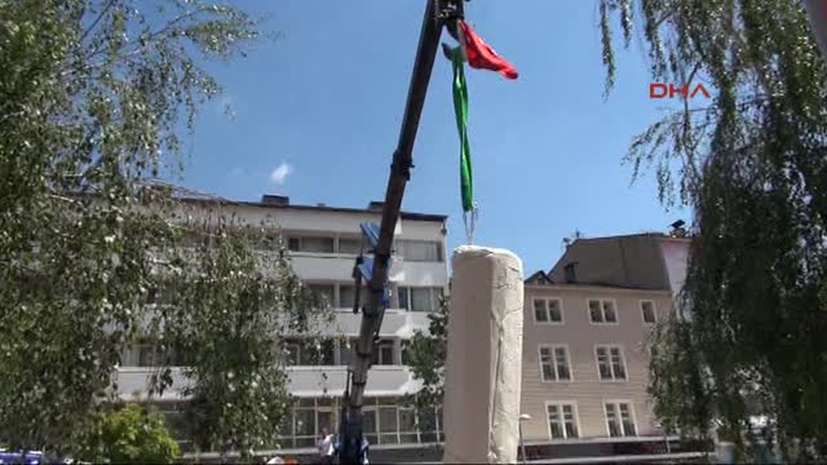 300 Kiloluk Dondurma İzdihama Neden Oldu