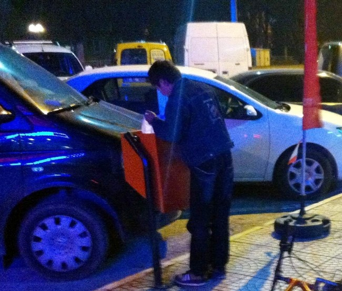 Çöpten Topladıkları Yiyeceklerle Geçiniyorlar
