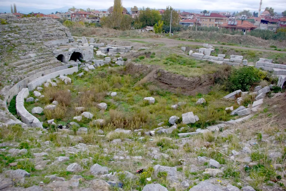 İznik Roma Tiyatrosu\'nda Kurtarma Kazıları Yeniden Başladı