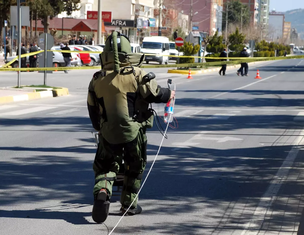 Kağıthane\'de Bomba Süsü Verilmiş Paket Paniğe Neden Oldu