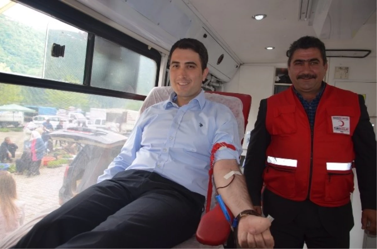 Ayvacık\'ta Kan Bağışı Rekoru Kırıldı