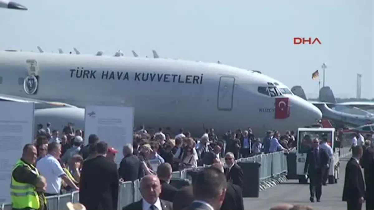 Bakan Elvan, Almanya Başbakanı Merkel ile Uluslararası Havacılık Fuarı Ila'nın Açılışını Yaptı