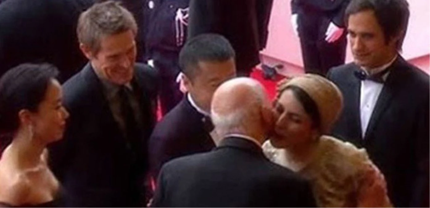 Cannes\'da İran\'ı Kızdıran Öpücük