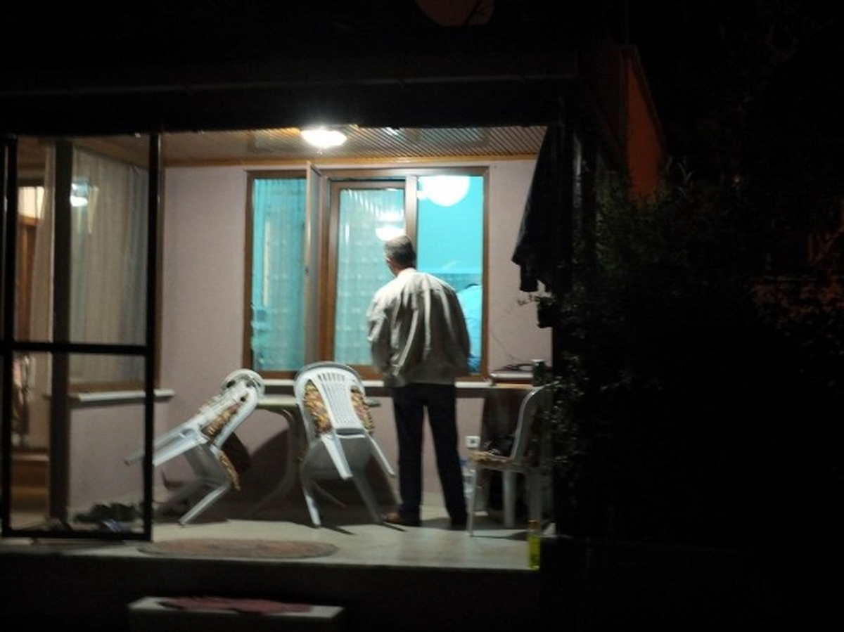 Hırsızlar Yatak Odasından 4 Bin Lira Çaldı, Pantolondaki Parayı Görmedi