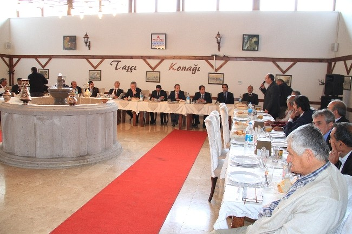 Kent Yöneticileri ve Siyasiler Muhtarlarla Biraraya Geldi