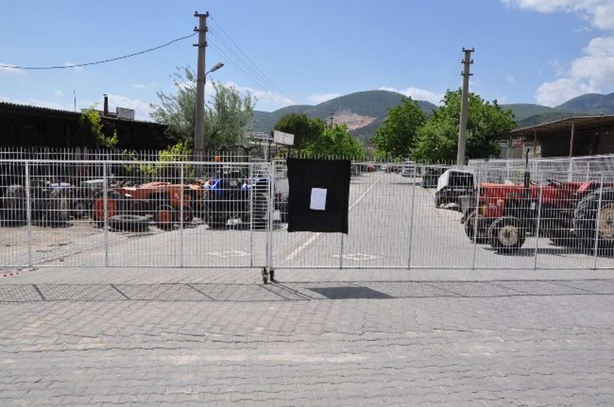 Kırkağaç Sanayi Esnafı Soma İçin Kepenk Kapattı
