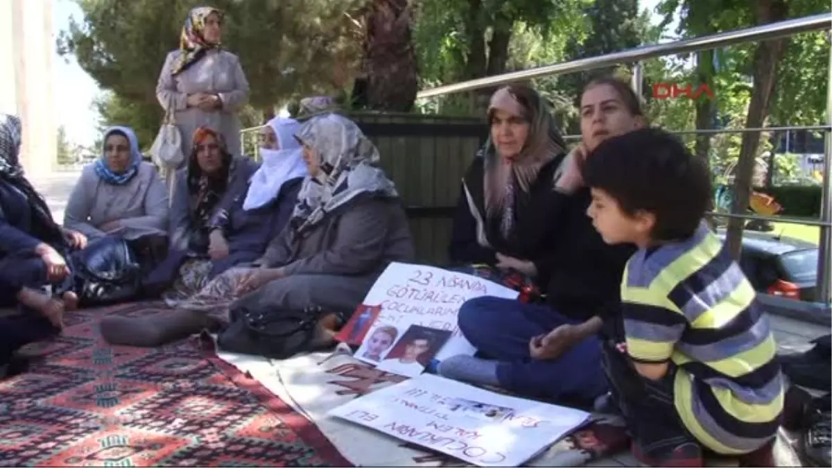 PKK\'nın Çocuklarını Kaçırdığı Aileler Oturma Eylemi Başlattı