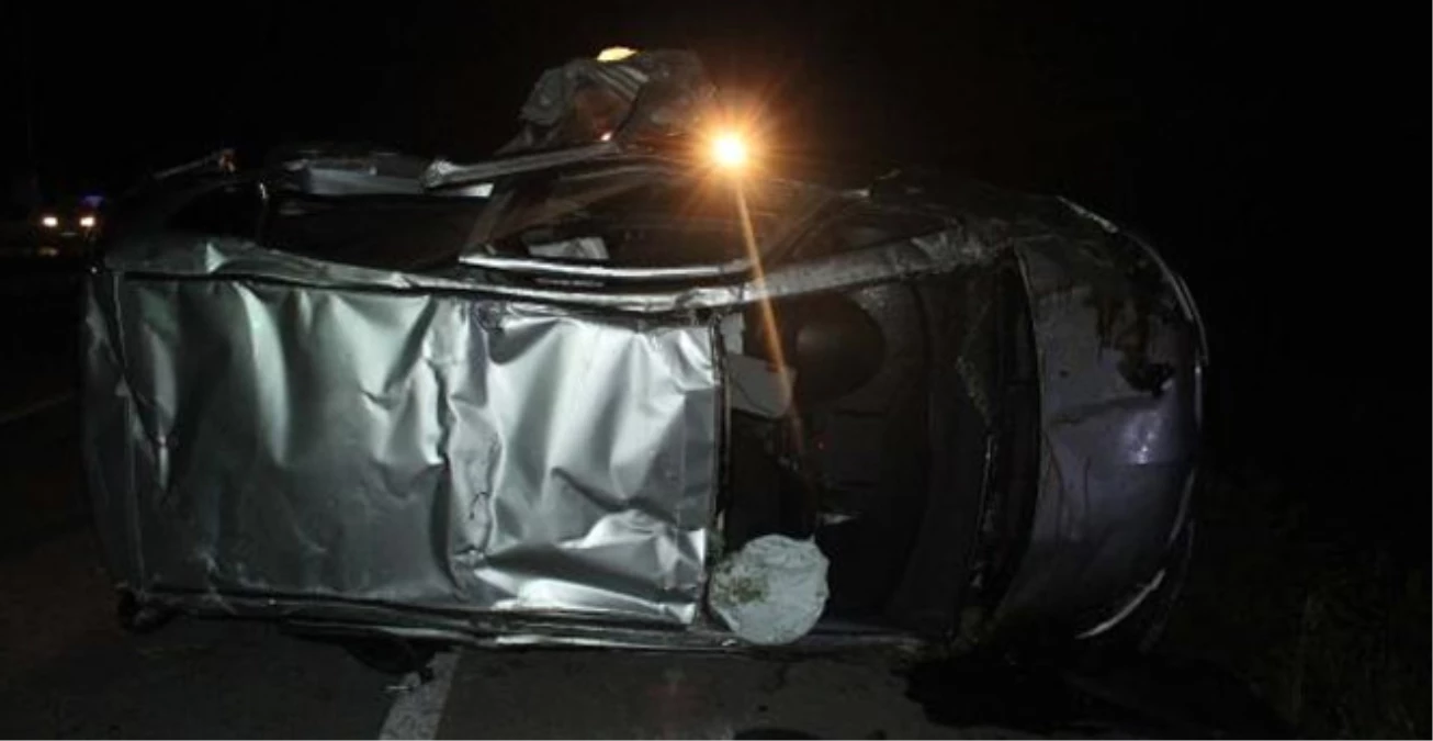 Samsun\'da Refüje Çarpan Otomobil Takla Attı: 2 Ölü