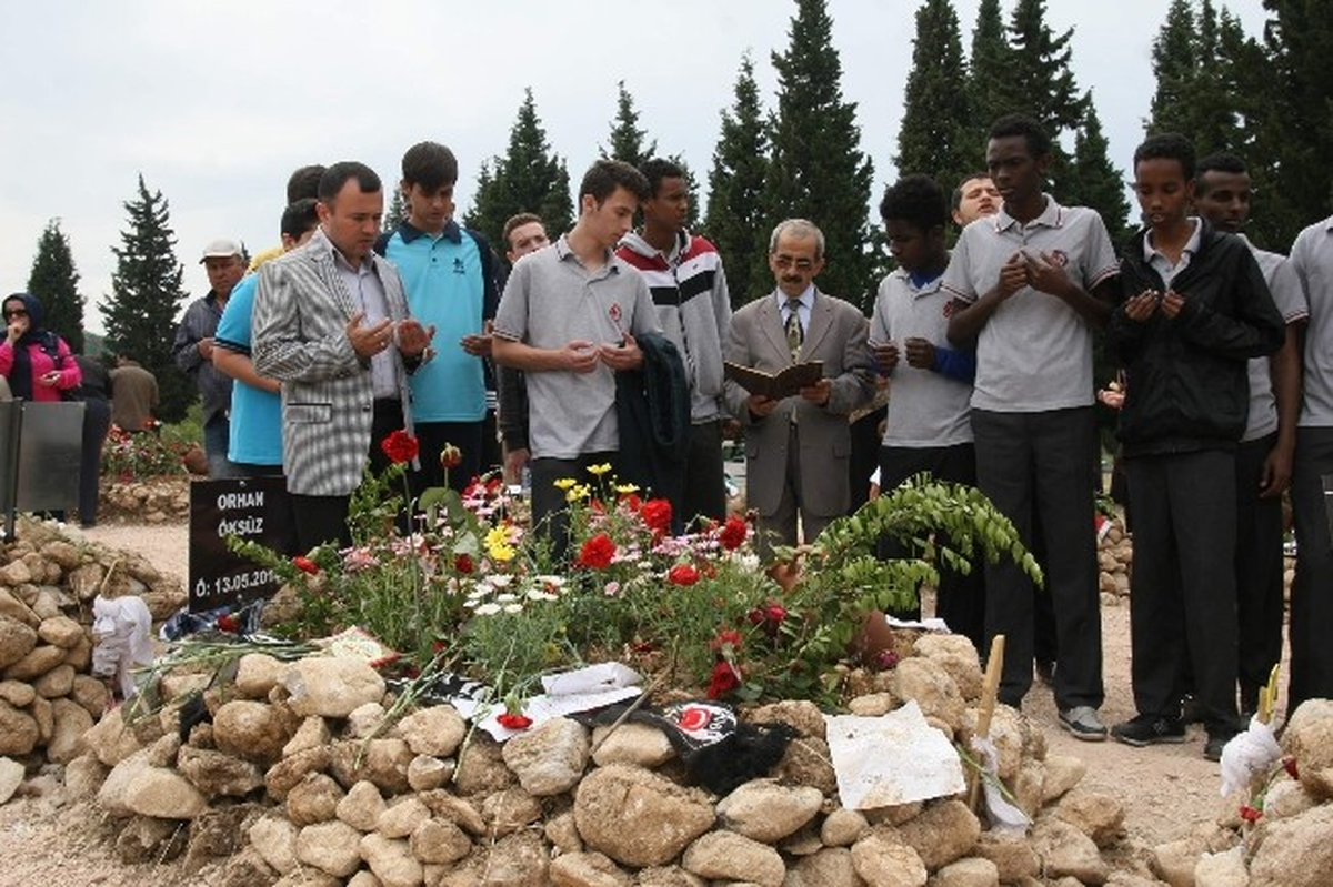 Somalili Öğrencilerden Maden Şehitlerine Ziyaret
