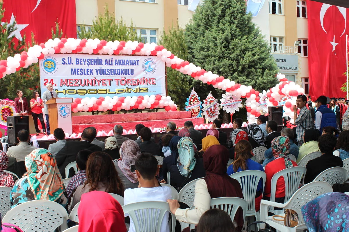 SÜ Beyşehir Meslek Yüksekokulunda Diploma Coşkusu