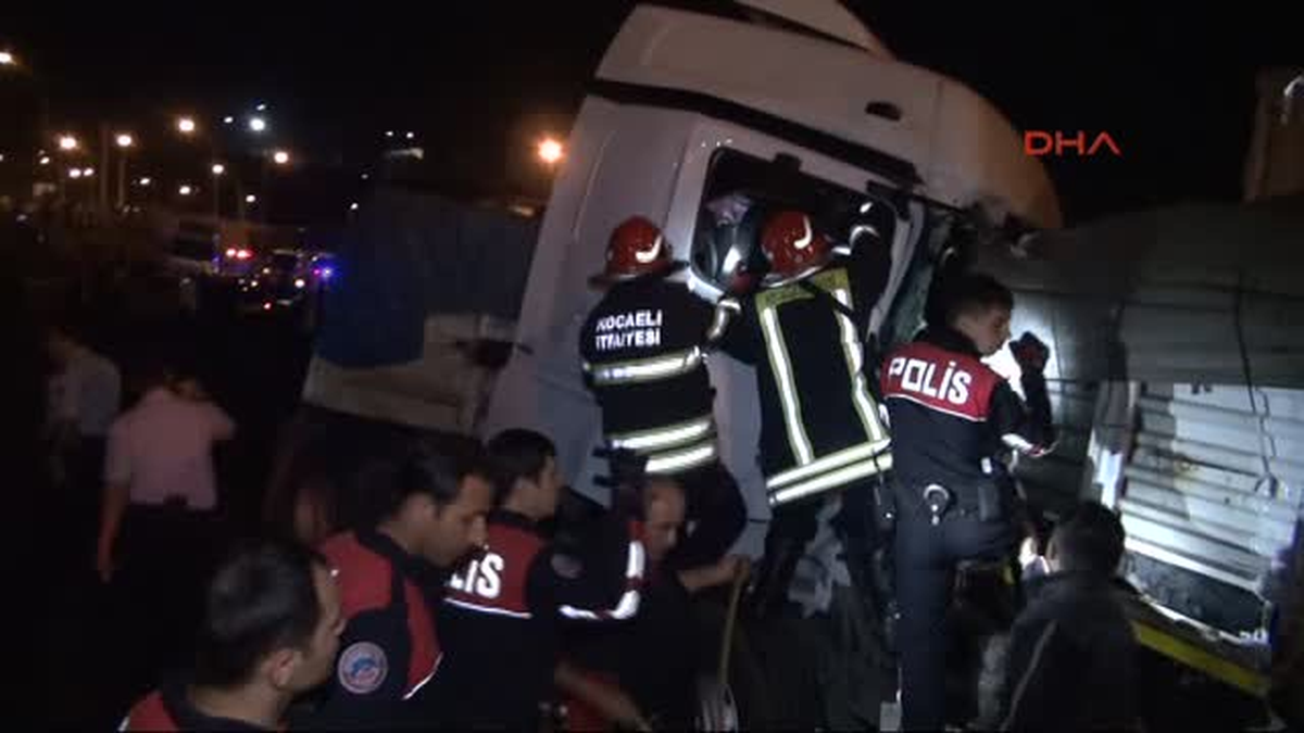 Tem Otoyolu İzmit Geçişinde Zincirleme Kaza; Çok Sayıda Yaralı Var (3)