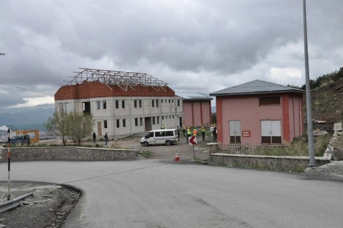 Trafo Görünümlü Beş Yıldızlı Lüks Misafirhaneye Yıkım