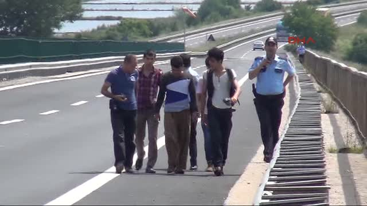 16 Afgan Kaçak Barınma Evinden Firar Etti