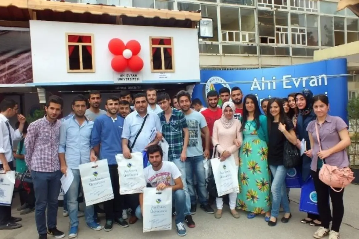 Ahi Evran Üniversitesi Tanıtım Stantlarına Yoğun İlgi