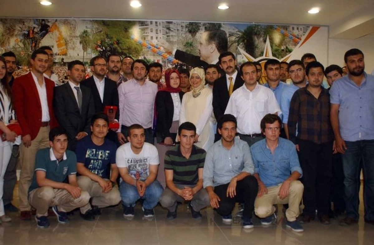 AK Parti\'li Gençlerden "Gençliğin Siyasete Bakışı" Konulu Toplantı
