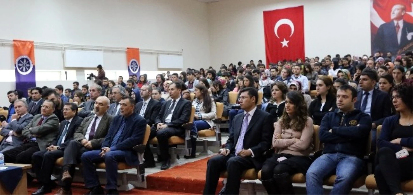 Arü\'de "Türkiye\'de Sosyal Bilimler ve Sosyolojinin Önce Rolü" Konuşuldu