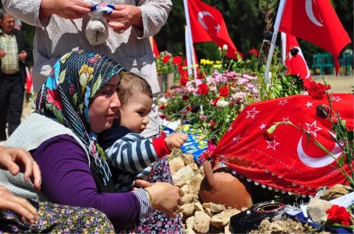 Berkayım Bak Baban Burada Yatıyor"