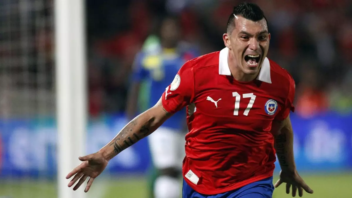 Beşiktaş\'ın İstediği Gary Medel\'e Valencia da Talip Oldu