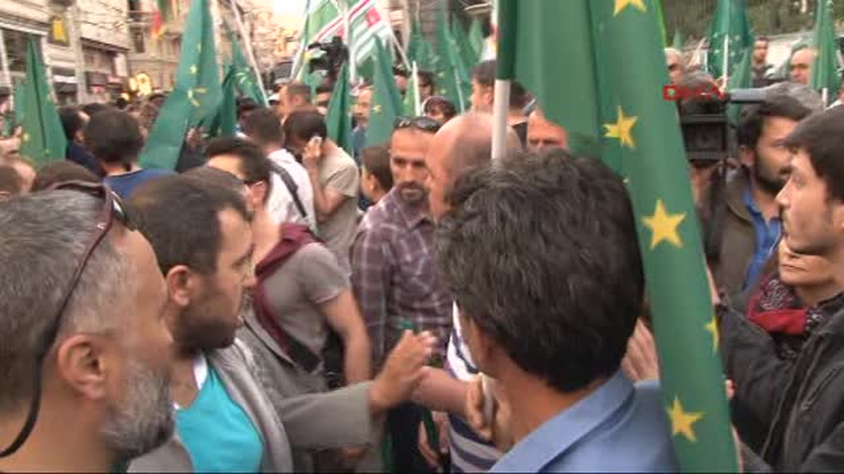 Çerkes Sürgünü 150. Yılında Rusya Başkonsolosluğu Önünde Protesto Edildi