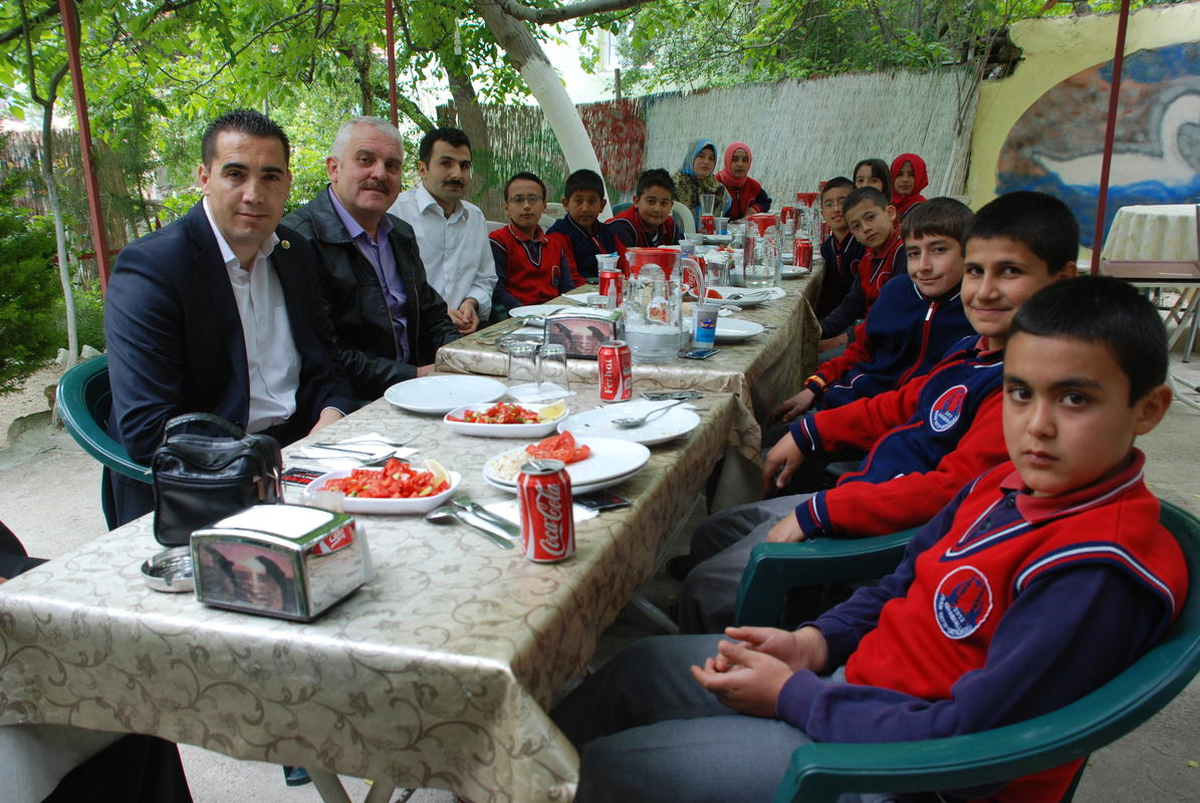 Dernek Yöneticileri, Öğrencilerin Sorunlarını Dinledi