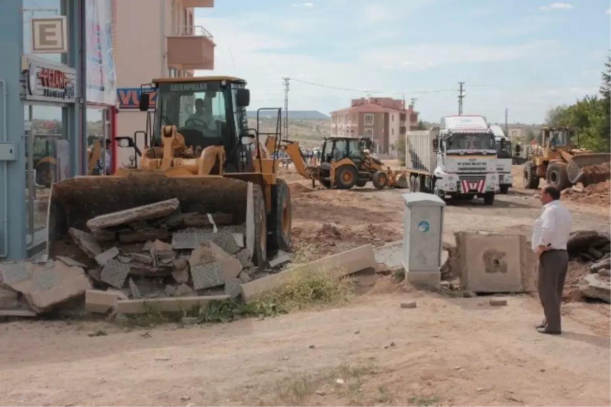 Devlet Hastanesi\'nde Yol ve Çevre Düzenlemesi Aralıksız Devam Ediyor