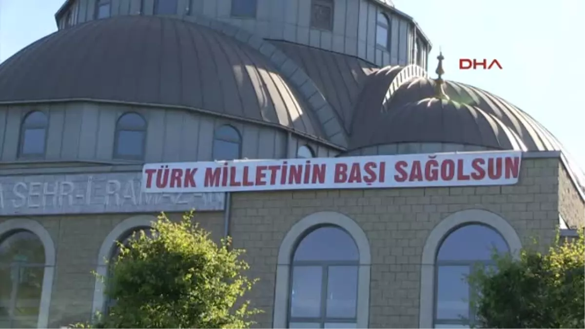 Duisburg\'da Cami Duvarına Başsağlığı Mesajı Astılar