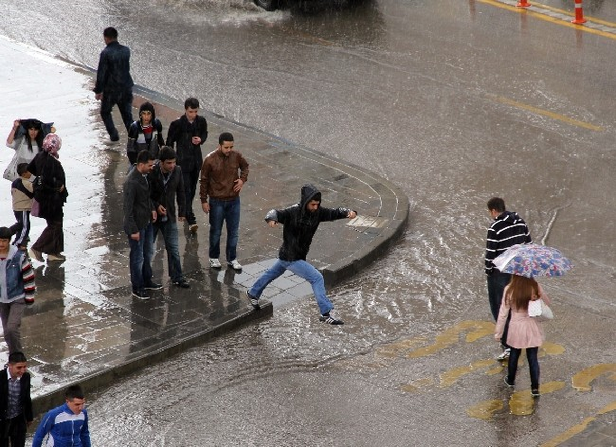 Erzurum\'da Yağmur Yağışı