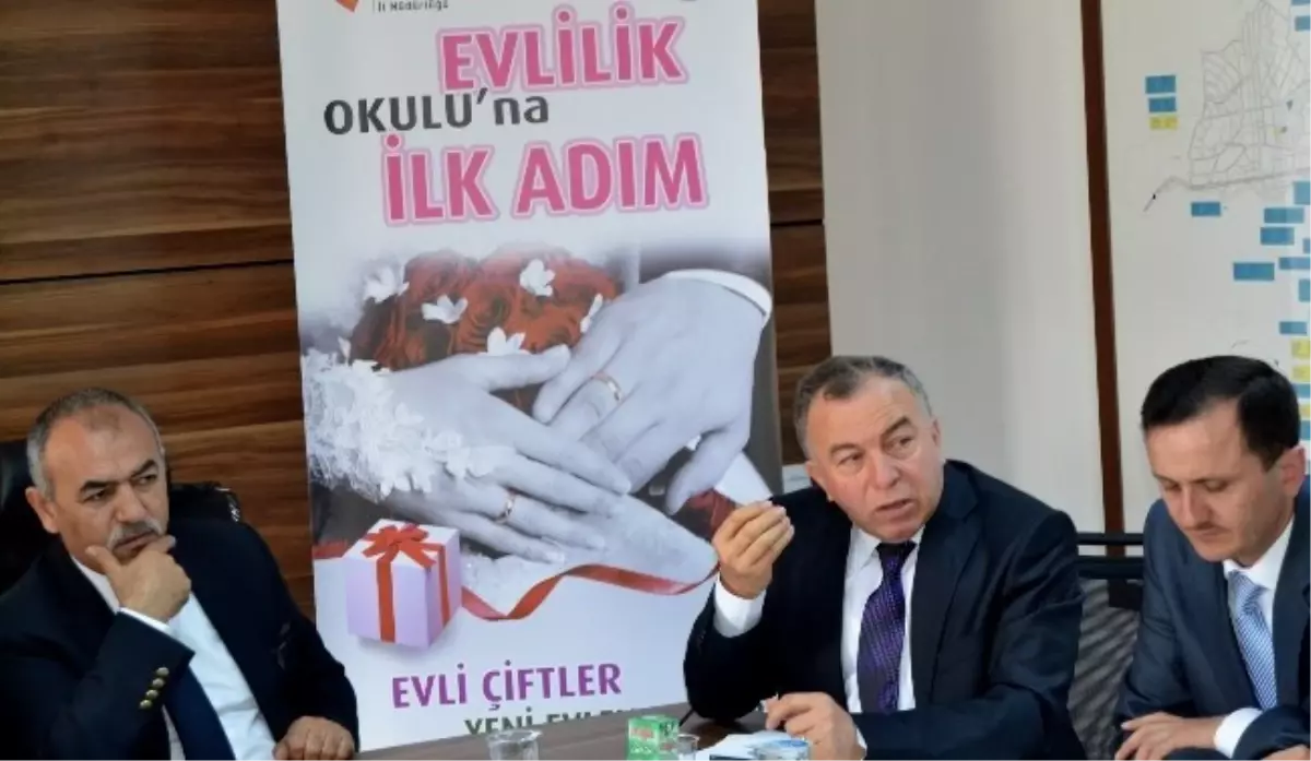 Evlilik Okuluna İlk Adım" Projesi Hayata Geçirildi