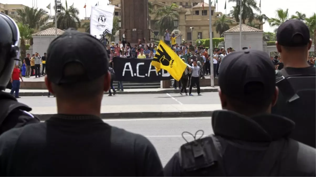 Ezher Öğrenci Yurtlarını Kapatıyor