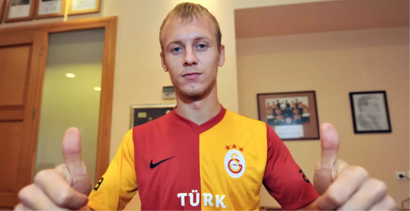 Galatasaraylı Semih Kaya Gözünden Ameliyat Oldu