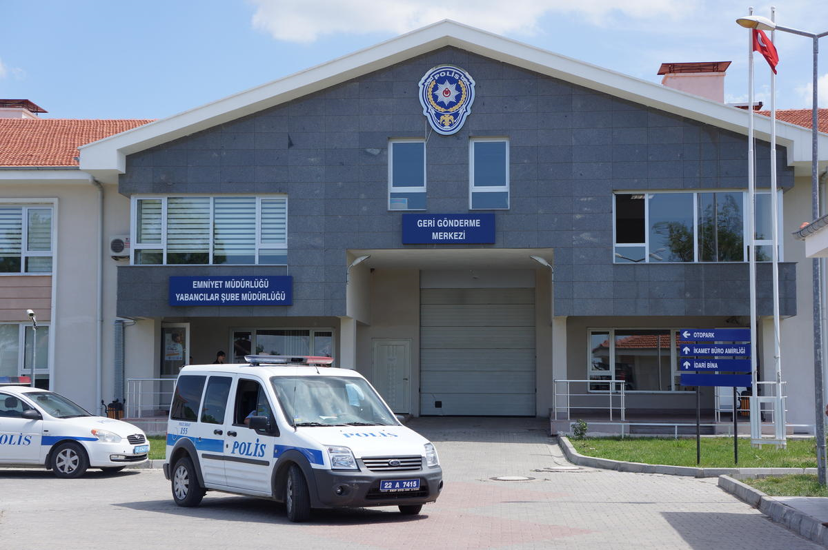 Geri Gönderme Merkezinden Kaçtılar