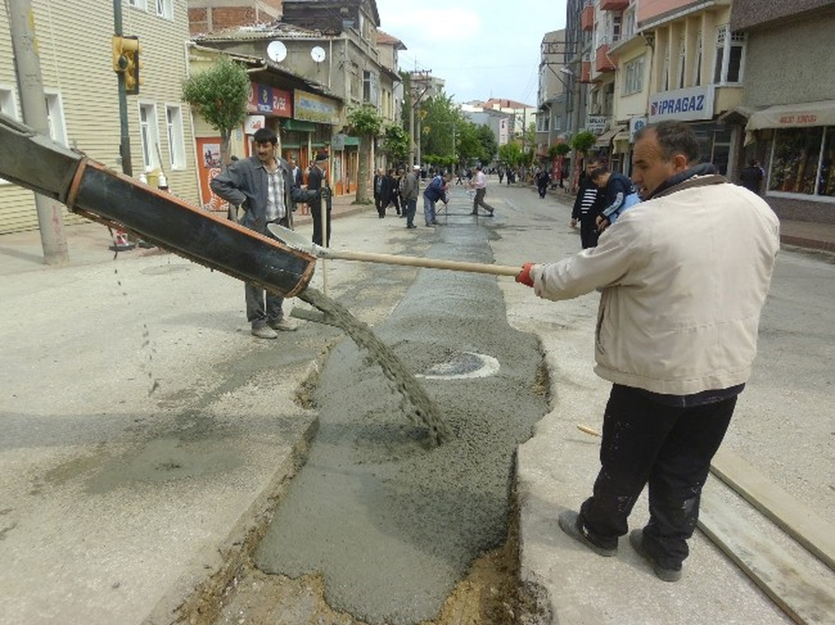 Hayrabolu Belediyesi Ana Caddeleri Betonluyor