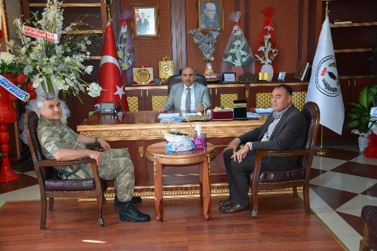 Jandarmadan Belediye Başkanı Kara\'ya Ziyaret