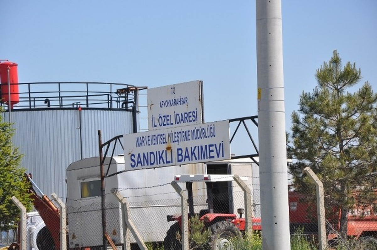 Kapanan Belediyelerin Araçları Toplandı
