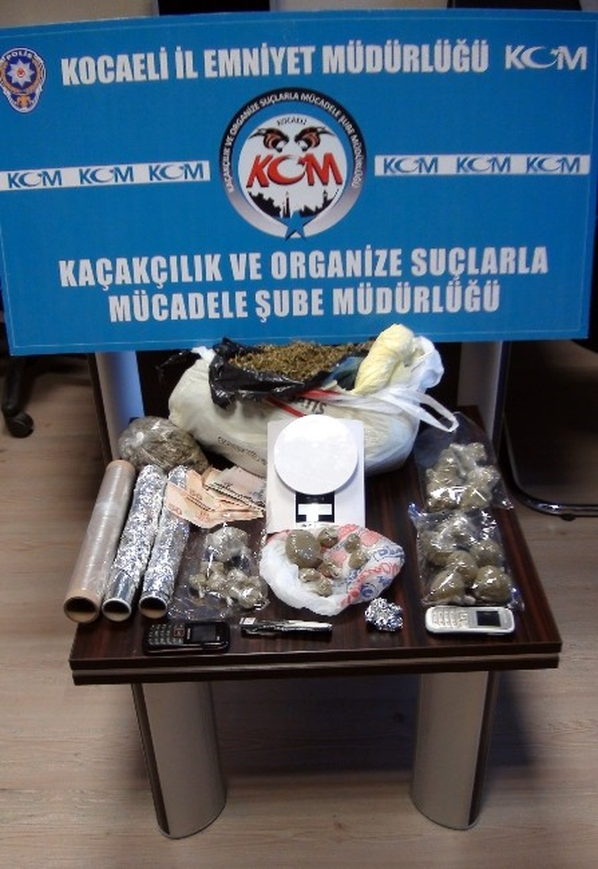 Kocaeli\'de Uyuşturucu Operasyonu 11 Kişi Gözaltına Alındı