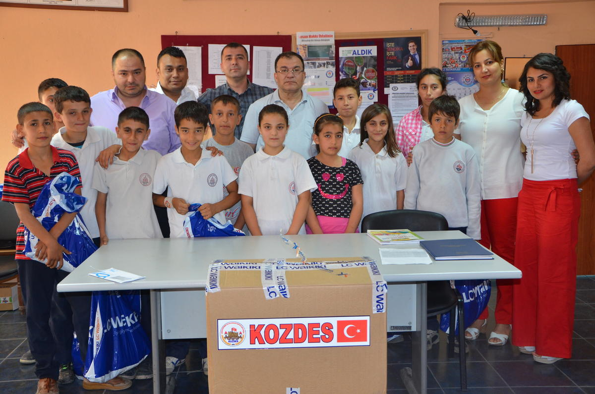 Kozan\'da Öğrencilere Giyecek Yardımı