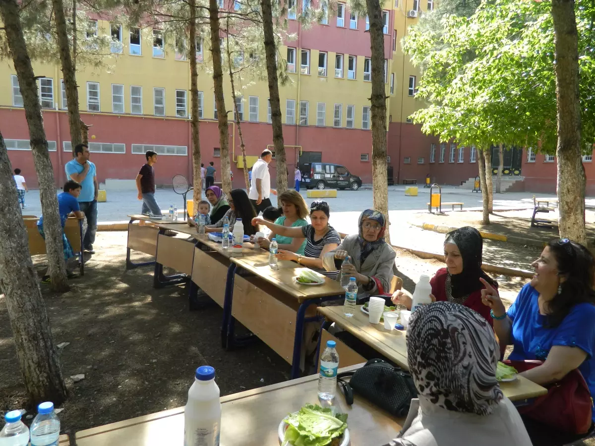 Minik Basketçilere Çiğköfte