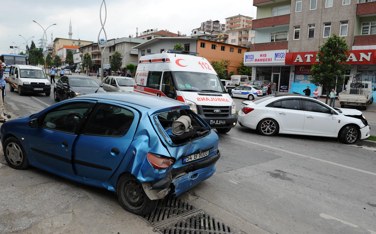 Sakarya\'da Trafik Kazası: 4 Yaralı