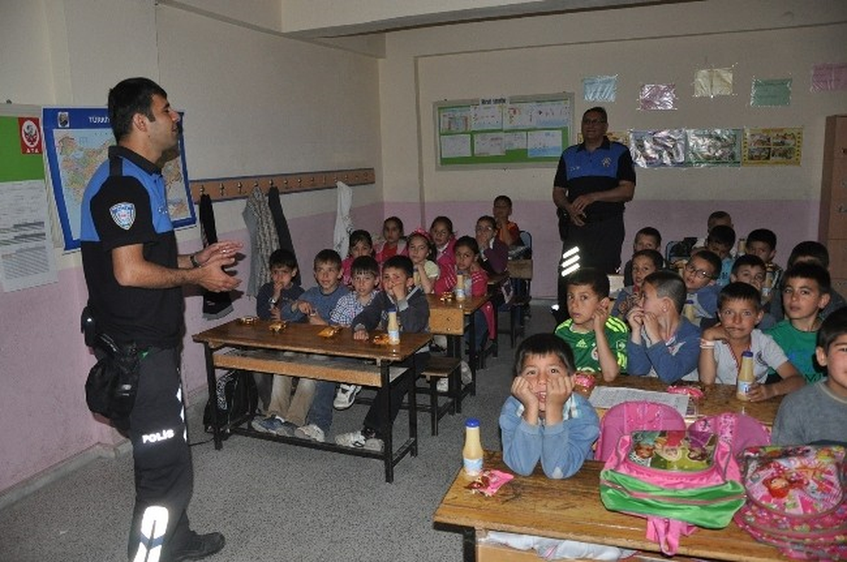 Sandıklı\'da Miniklere Trafik Eğitimi