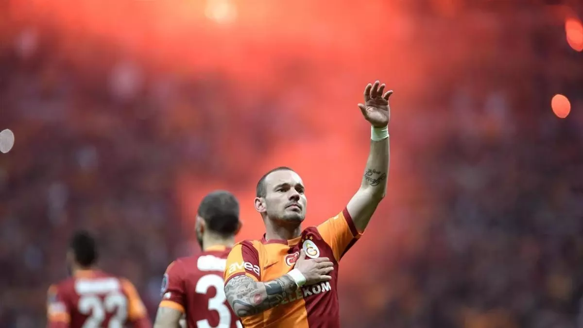 Sneijder\'den Aysal\'a: Galatasaray\'da Kalıyorum