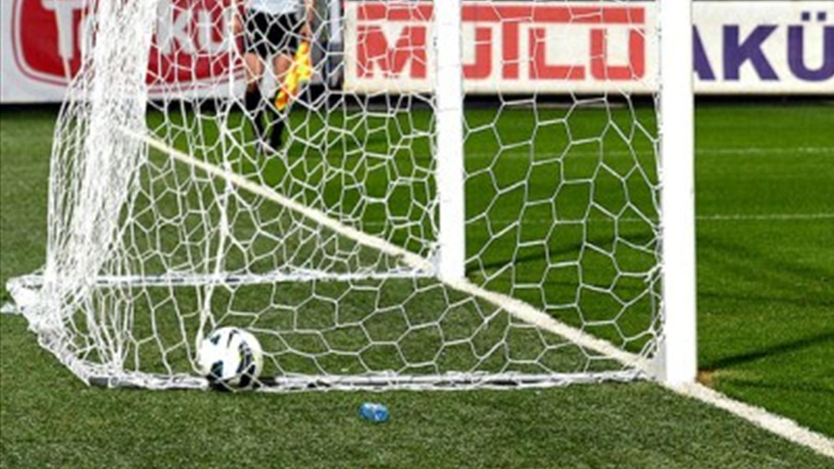 Süper Lig\'de Futbolcular 18 Kez Kendi Ağlarını Havalandırdı