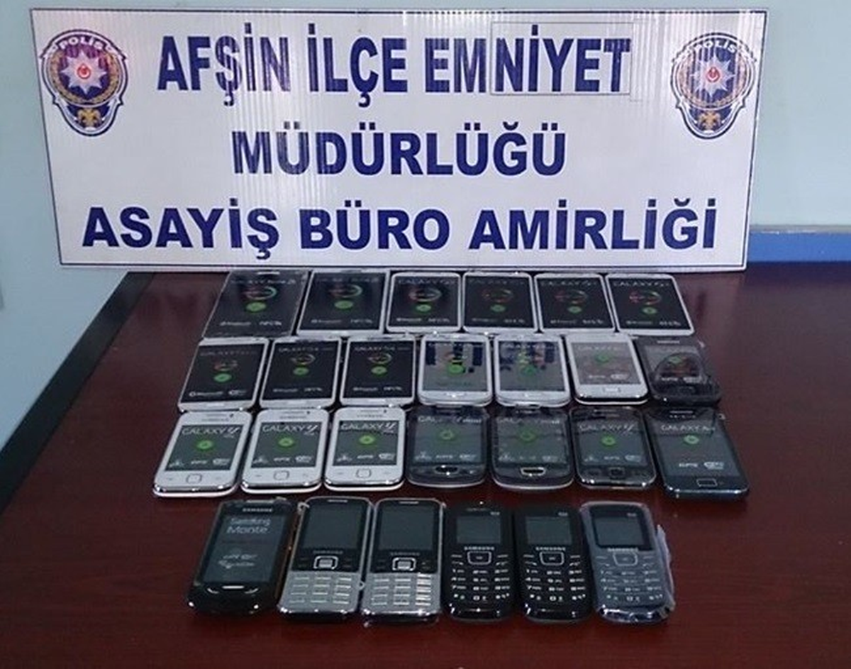 Şüpheli Araçtan Kaçak Telefon Çıktı